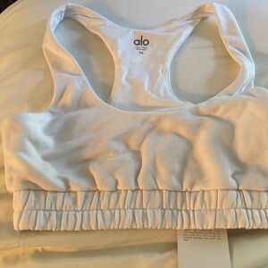 Brand new Alo tank. New with tags, perfect condition.